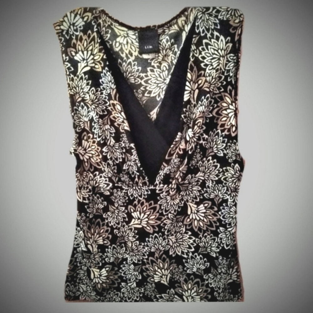 Sleeveless Black, White & Amber Floral V-neck Top